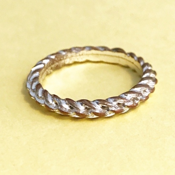 Silver ring band twist braid detailing - Picture 3 of 8